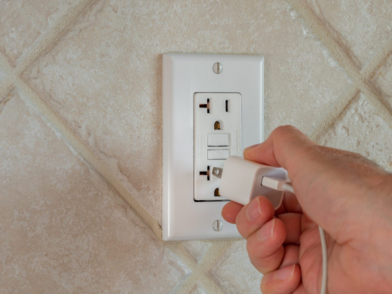 Are GFCI Outlets Required In Older Homes? - Trustworthyhomeadvice