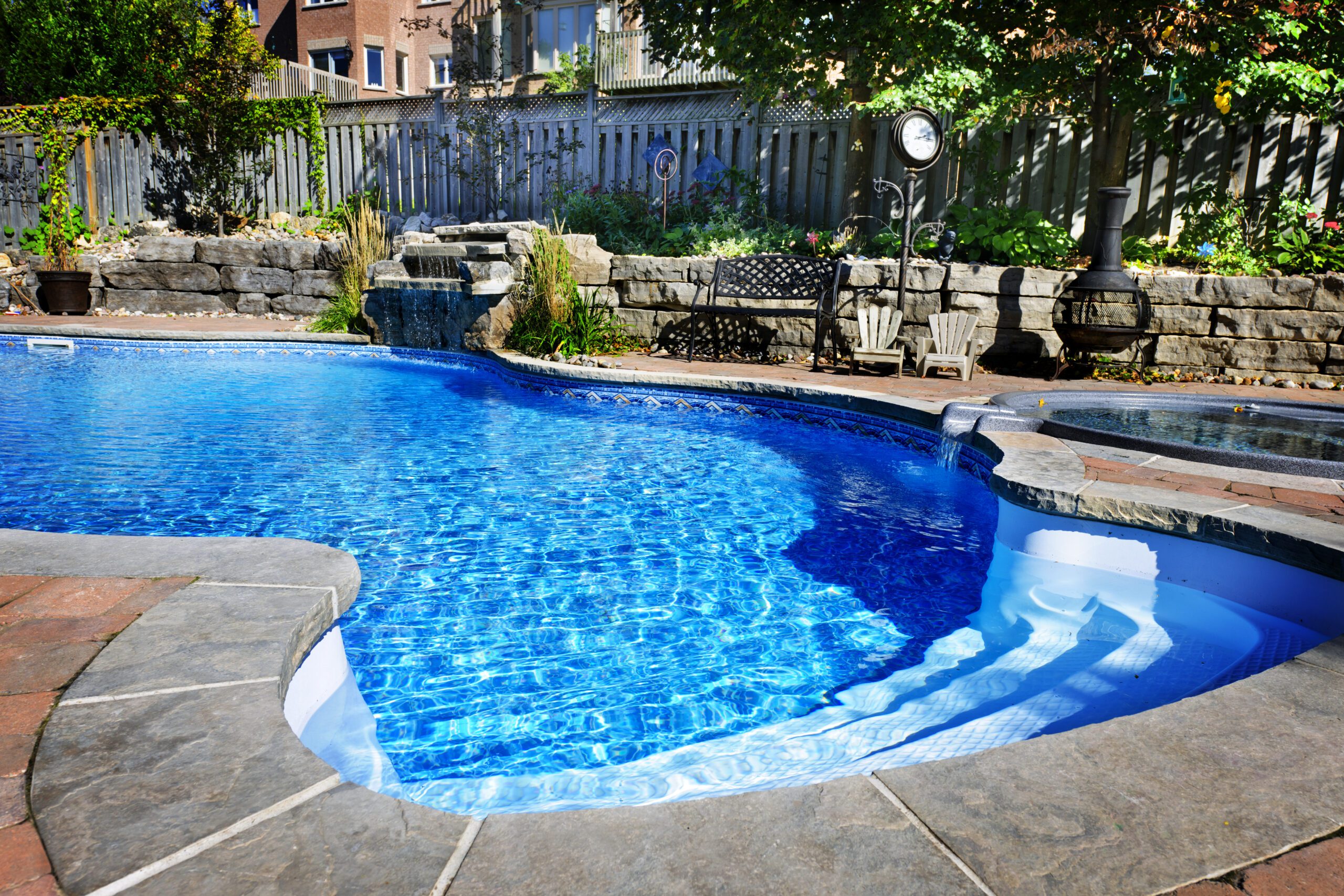 Read more about the article Saltwater Pools vs. Chlorine Pools