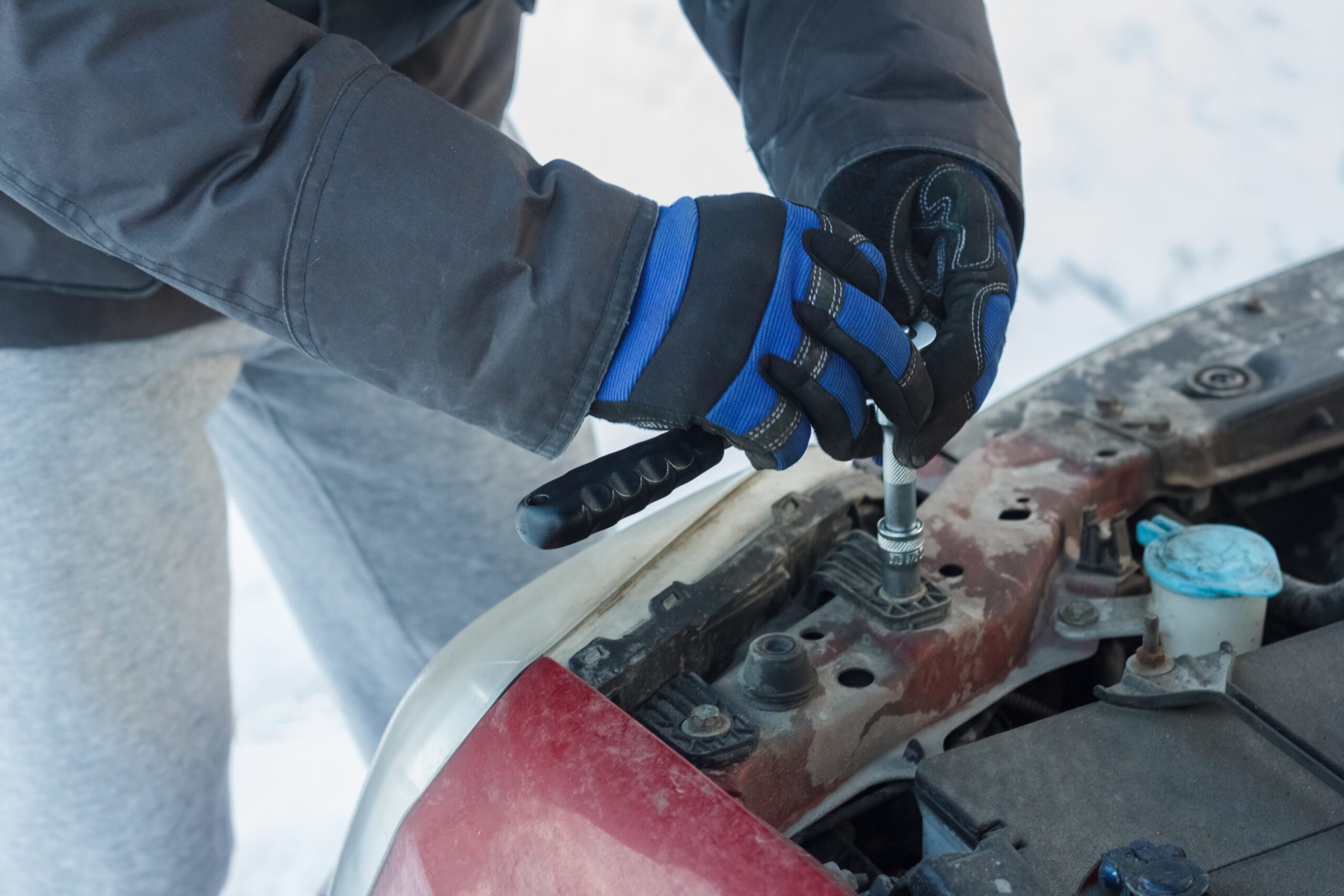 Read more about the article 5 Best Winter Work Gloves (2023 Review)