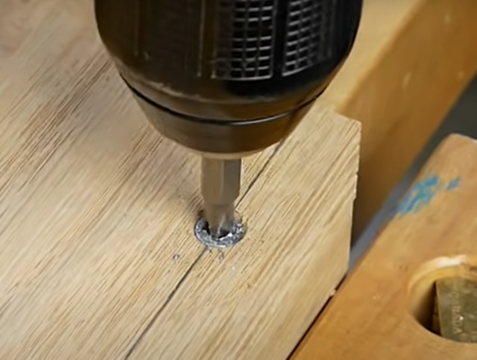 Read more about the article How to Remove a Stripped Screw – 4 Effective Techniques